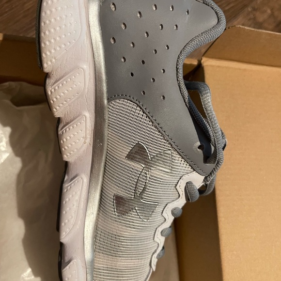 Under Armour running shoes!! Like new! - Picture 4 of 8